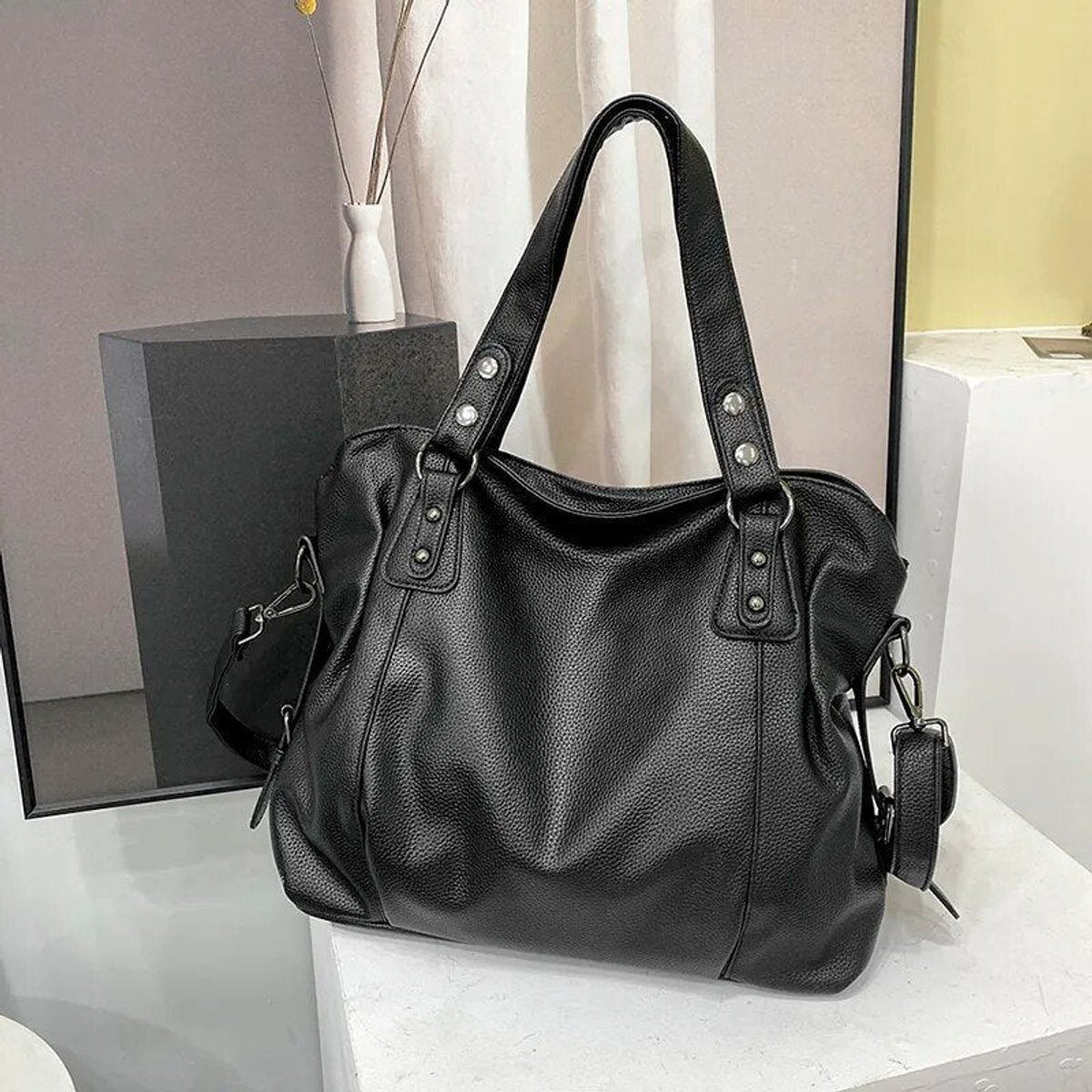 Large Black Faux Leather Studded Shoulder Tote Bag - Schwarz