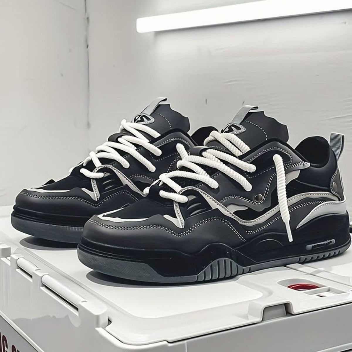 Men's Chunky Low-Top Lace-Up Fashion Trainers - Black