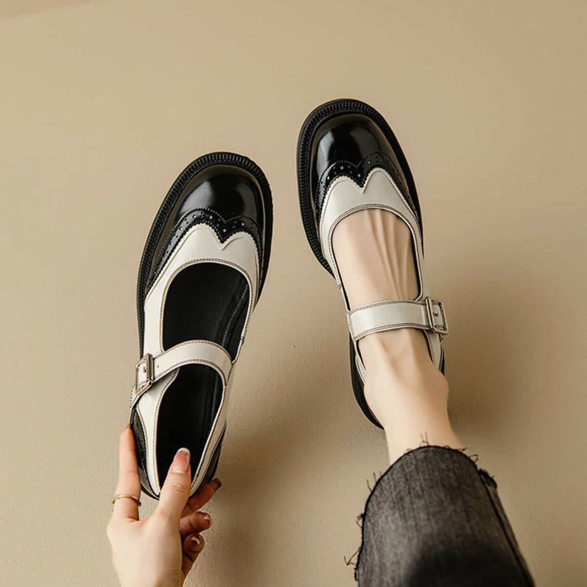 Women's Brogue Mary Jane Shoes Round Toe Buckle Strap Flats - Black