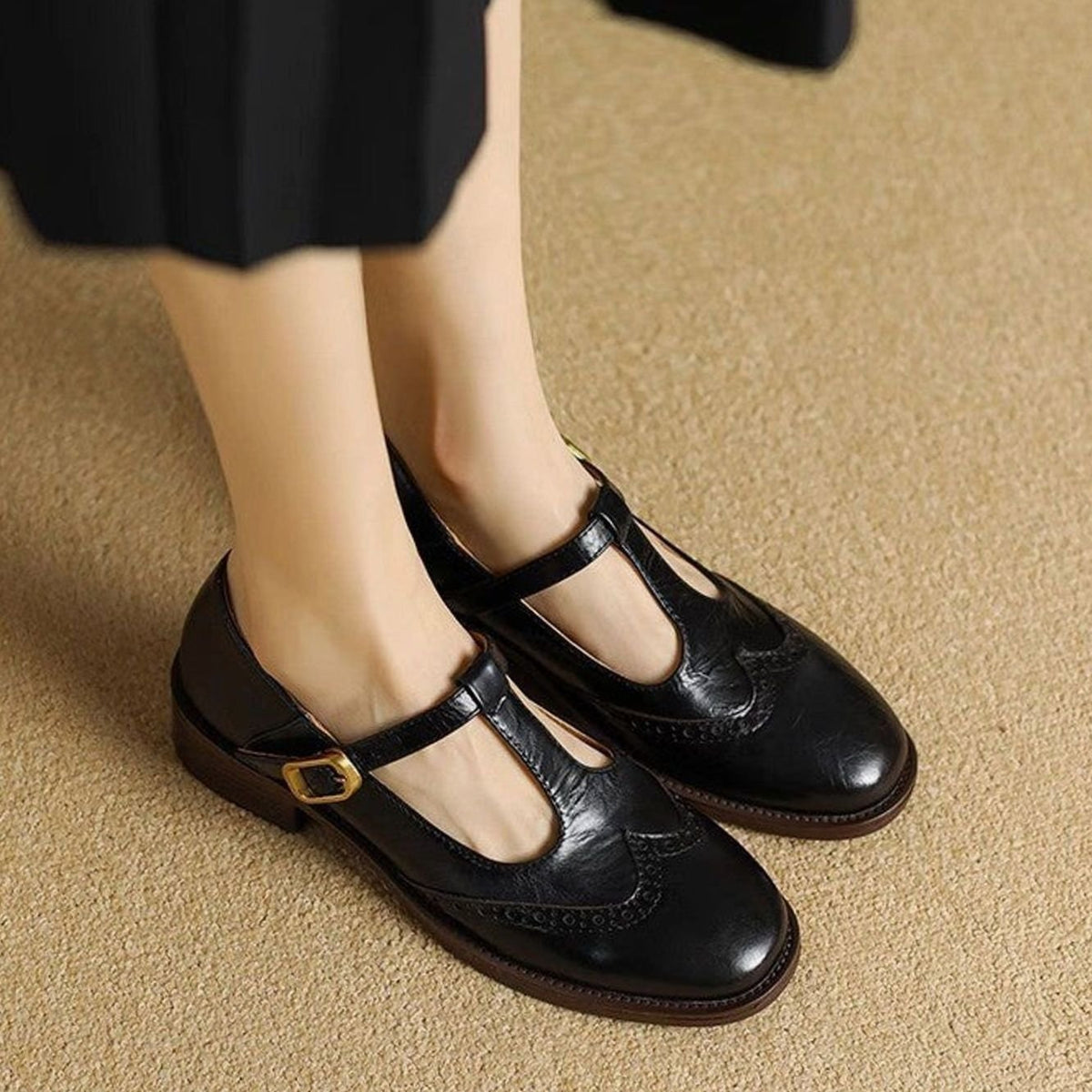 Women's Brogue T-Bar Buckle Low-Heel Mary Jane Shoes - Black