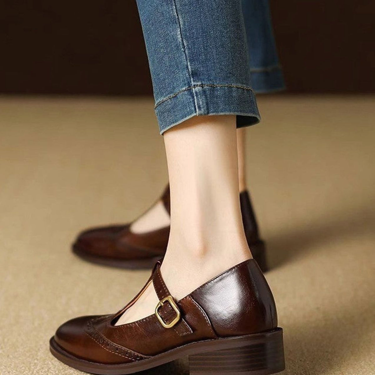 Women's Brogue T-Bar Buckle Low-Heel Mary Jane Shoes - Brown