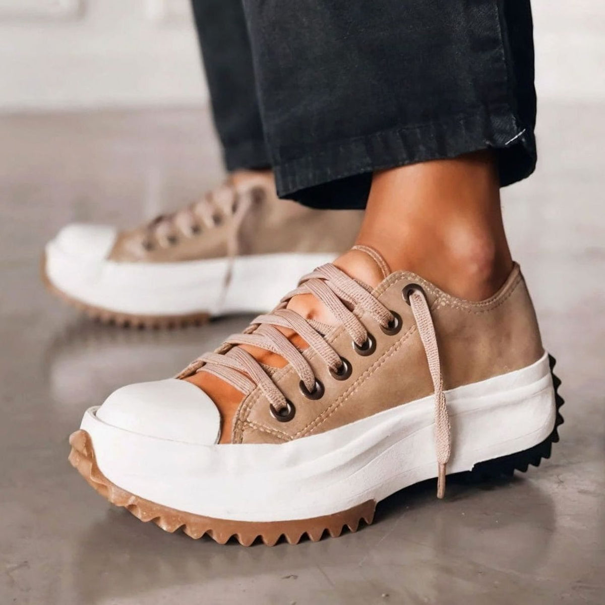 Women's Canvas Platform Lace-Up Low-Top Trainers - Brown