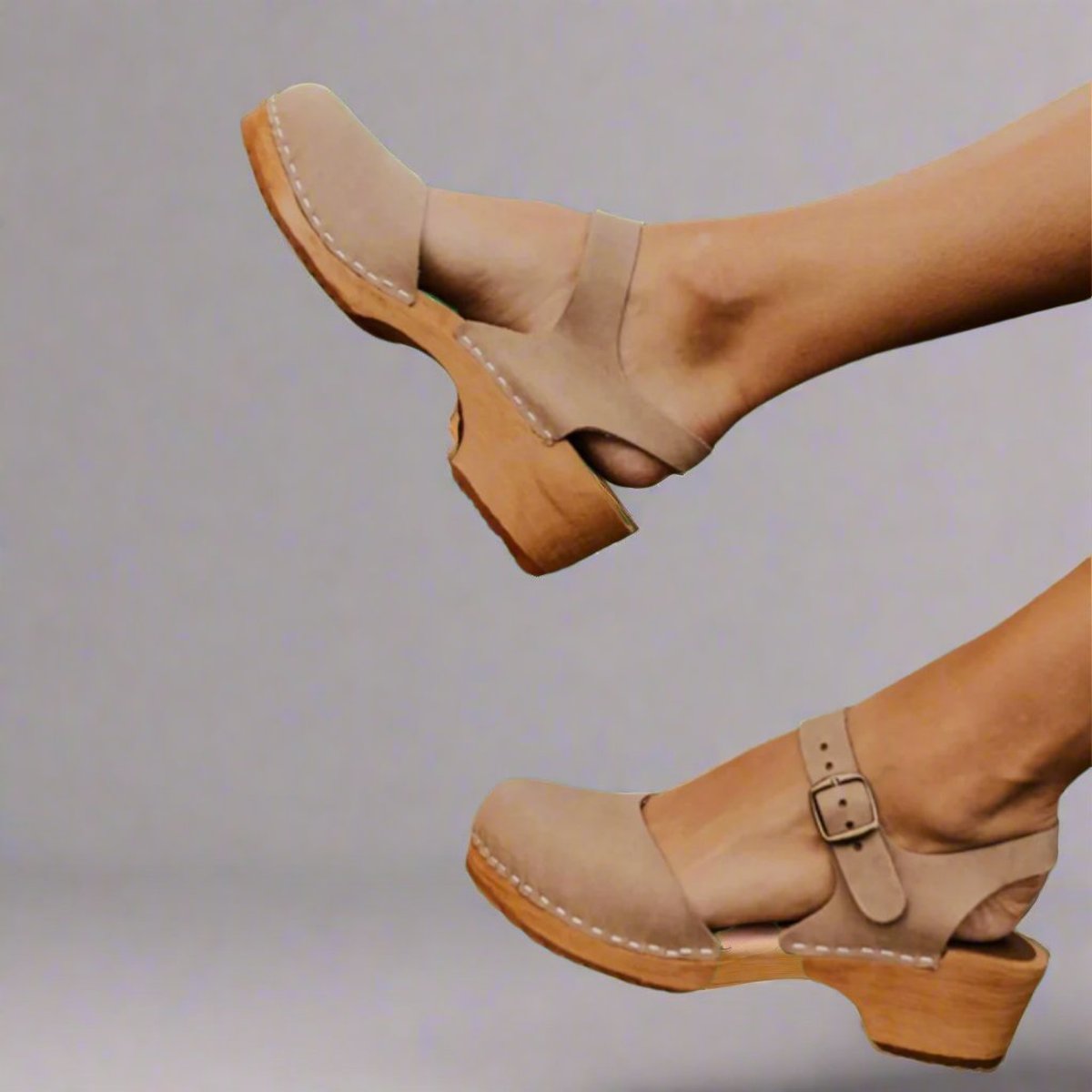 Women's Comfortable Sandals Closed-Toe Leather Ankle-Strap Platform Clogs - Beige