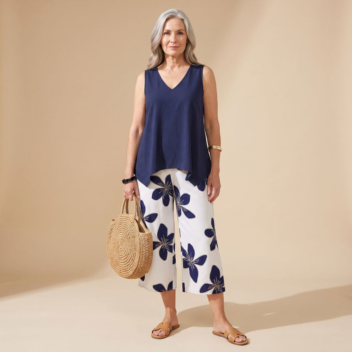 Women's Plus Size Floral Capri Coord Set Sleeveless V-Neck Two-Piece - Navy Blue