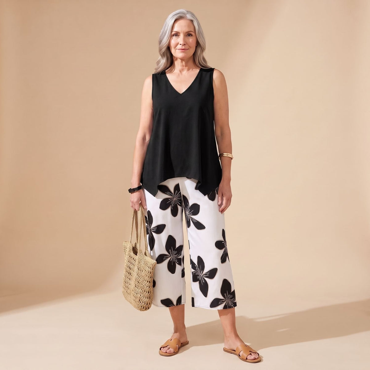 Women's Plus Size Floral Capri Coord Set Sleeveless V-Neck Two-Piece - Black