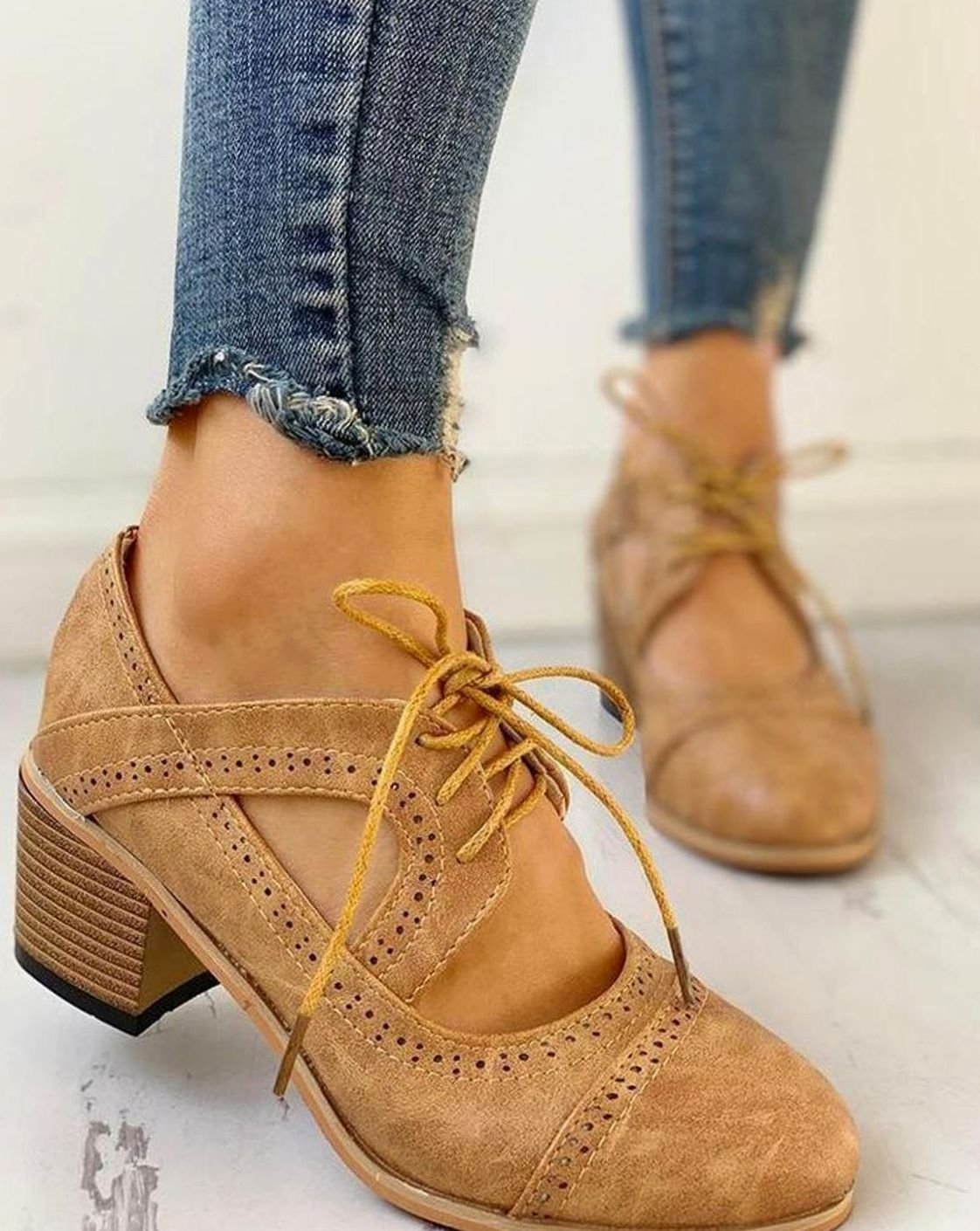 Women's Vintage Brogue Lace-Up Block Heel T-Strap Shoes
