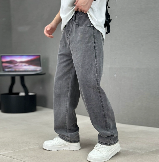 Jeremy Men’s Straight-Leg Jeans