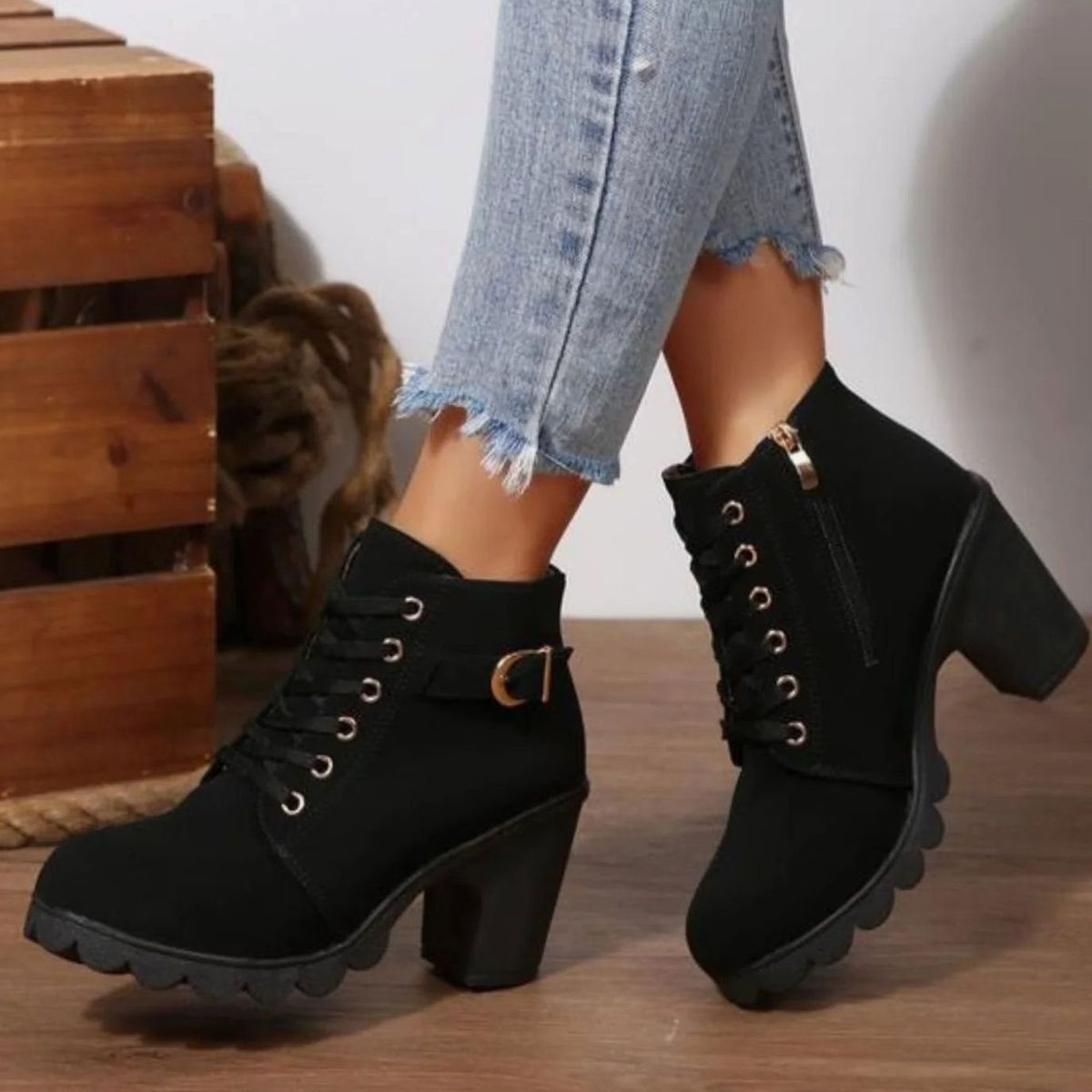 Women's Block-Heel Lace-Up Ankle Boots Metal Buckle - Black