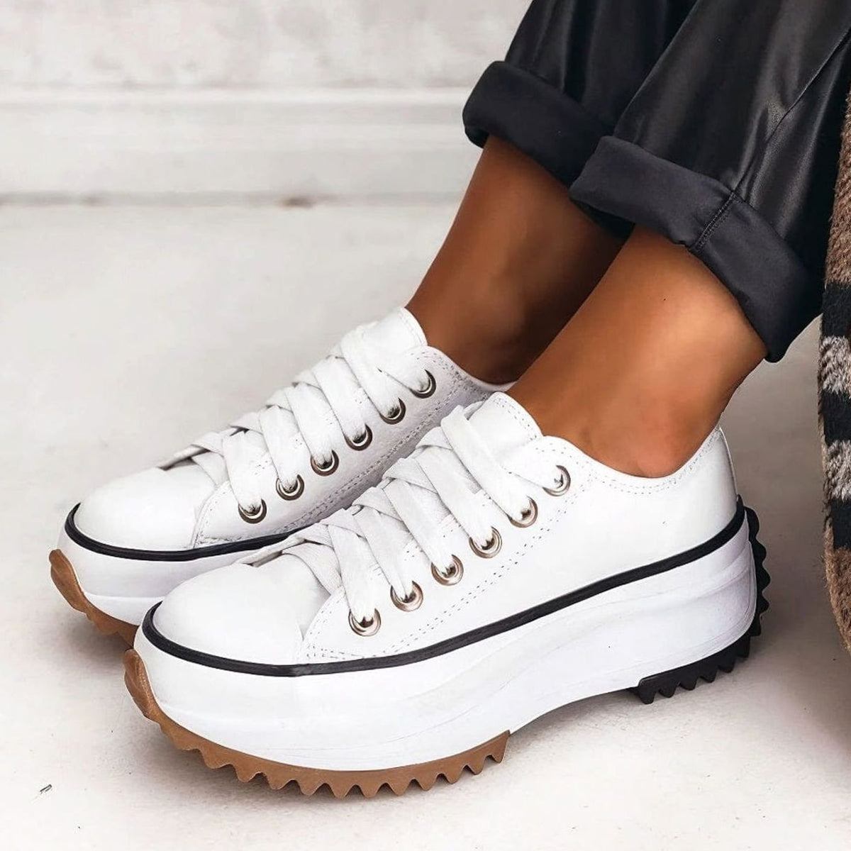 Women's Canvas Platform Lace-Up Low-Top Trainers - White