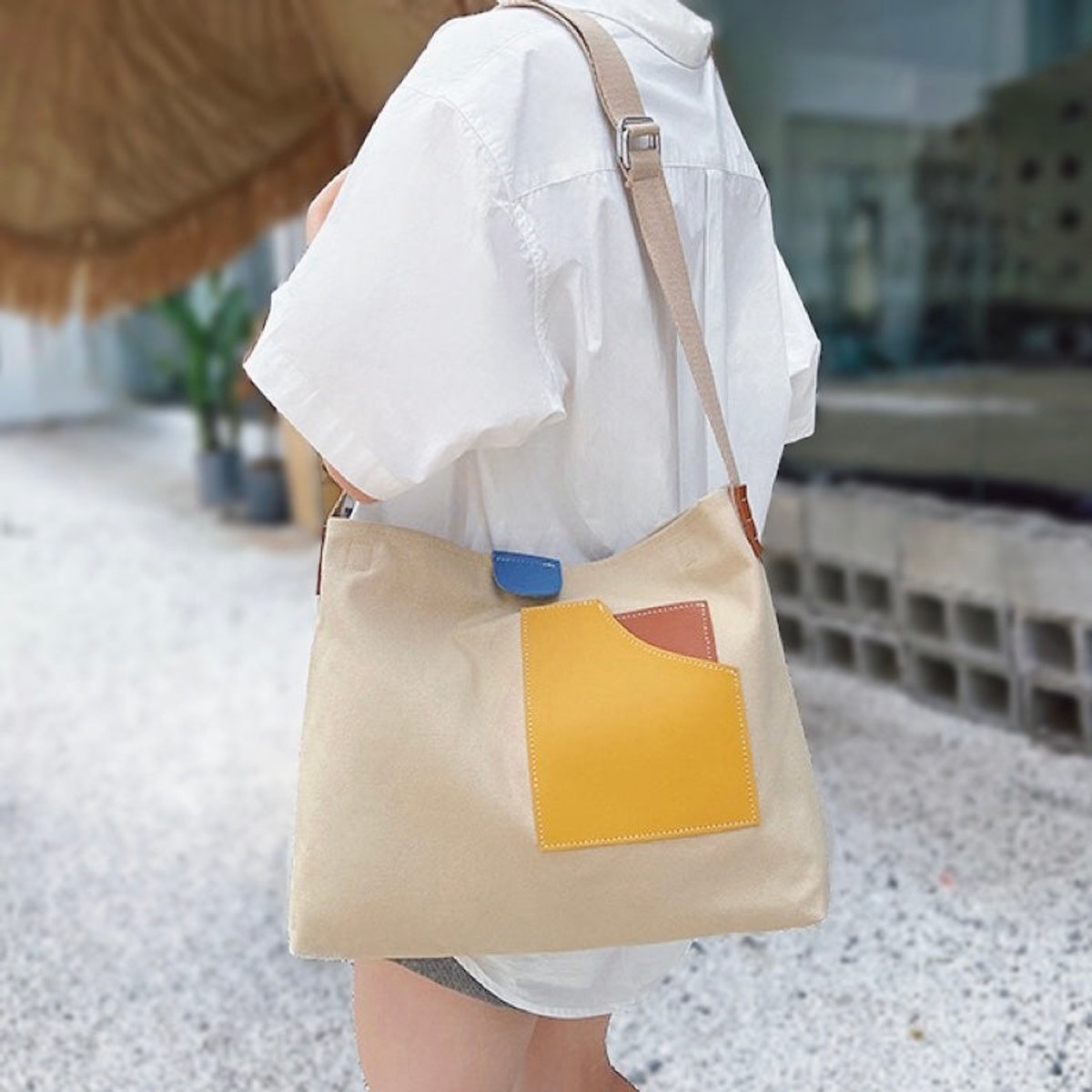 Women's Colour-Block Canvas Tote Bag PU Leather Pocket Shoulder Bag - Beige