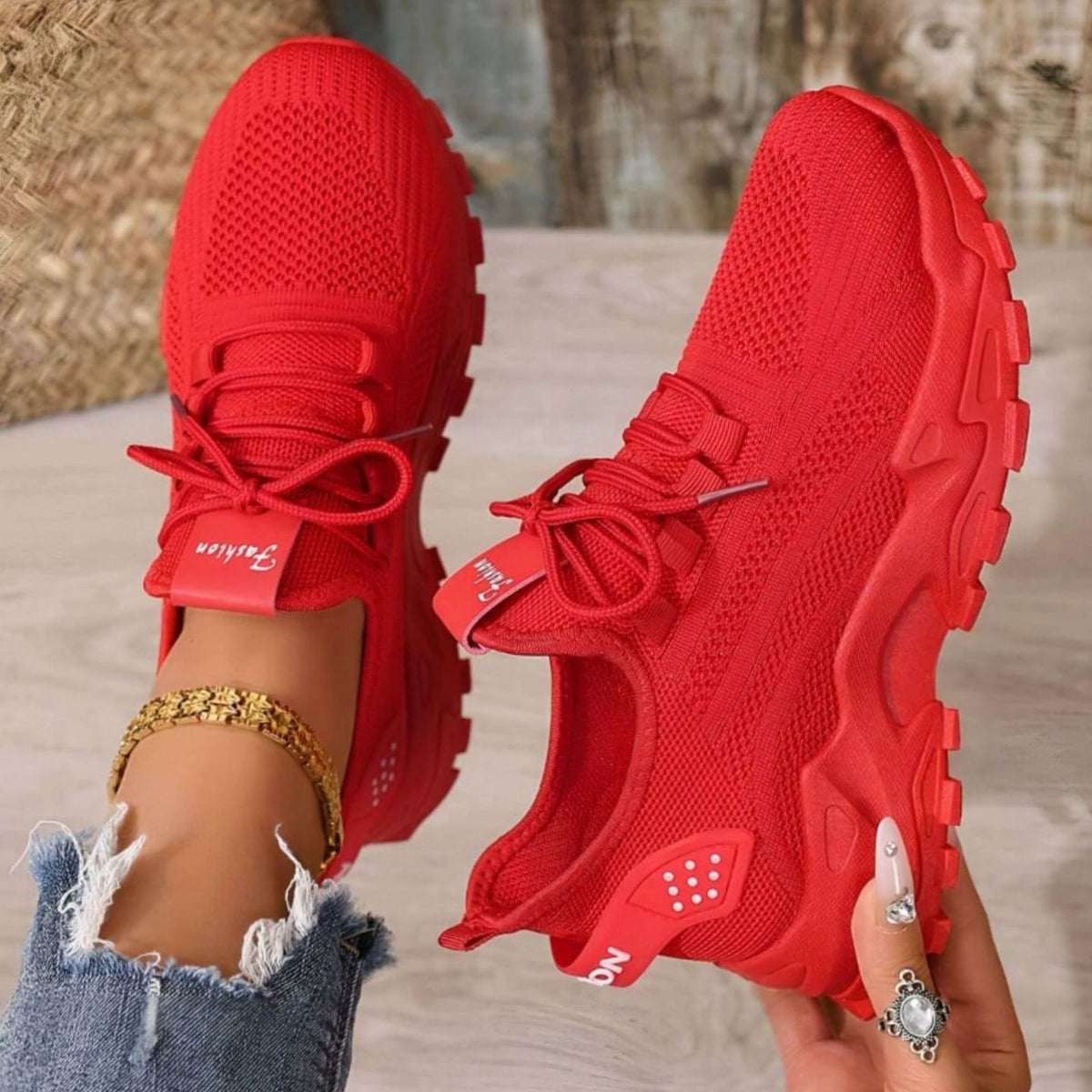Women's Cushioned Walking Trainers Breathable Knit Lace-Up Trainers - Red