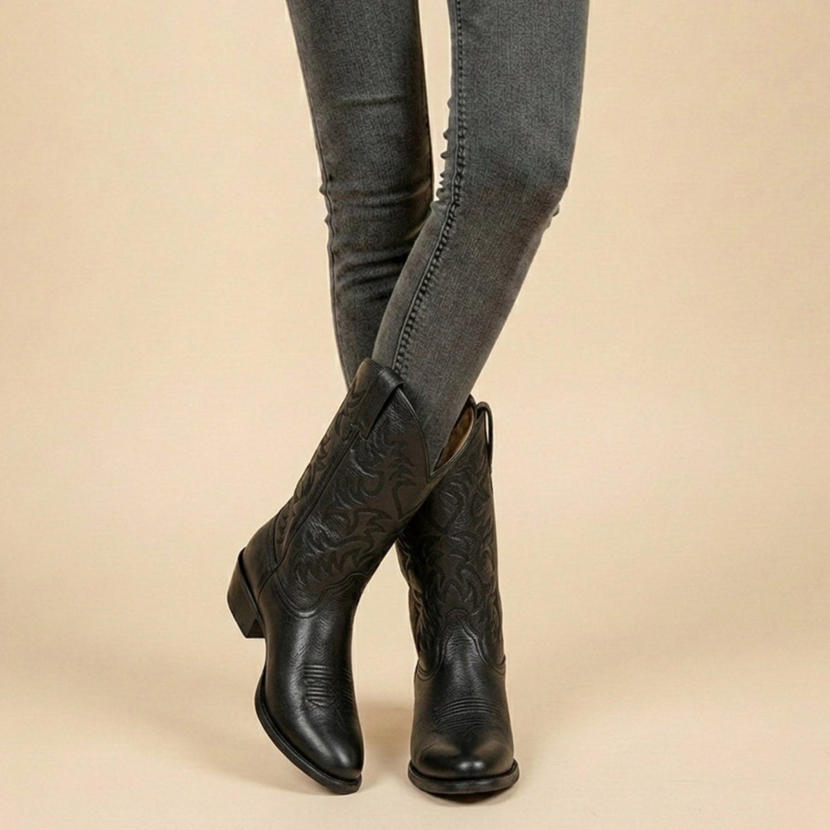 Women's Embroidered Western Cowboy Boots Low Block Heel - Black