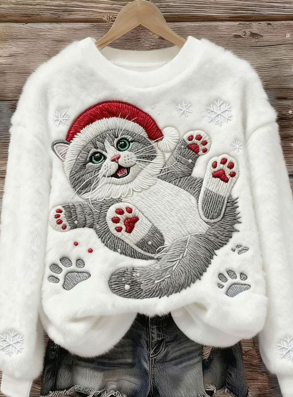Women's Fluffy Christmas Cat Embroidered Crew-Neck Sweatshirt - White