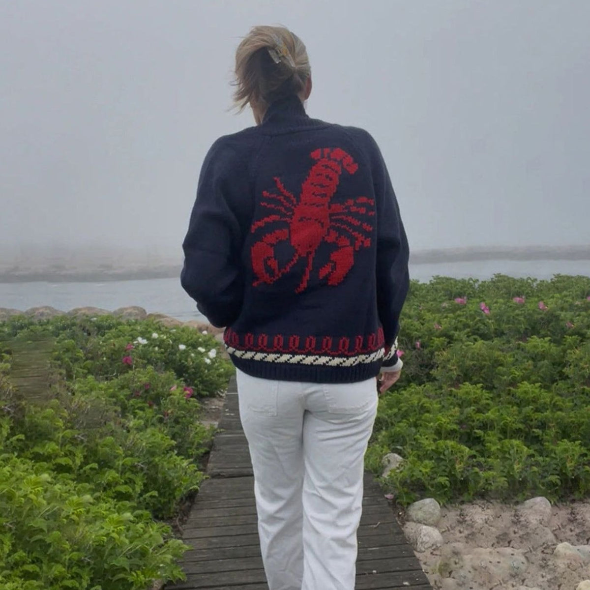 Women's Oversized Chunky Knit Cardigan Nautical Whale Motif - Black (Lobster)