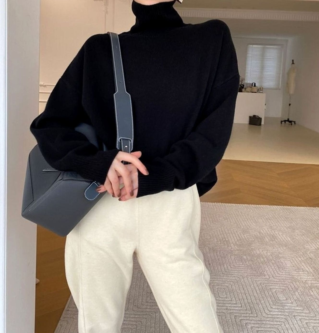 Women's Oversized Knit Turtleneck Long-Sleeve Jumper - Black