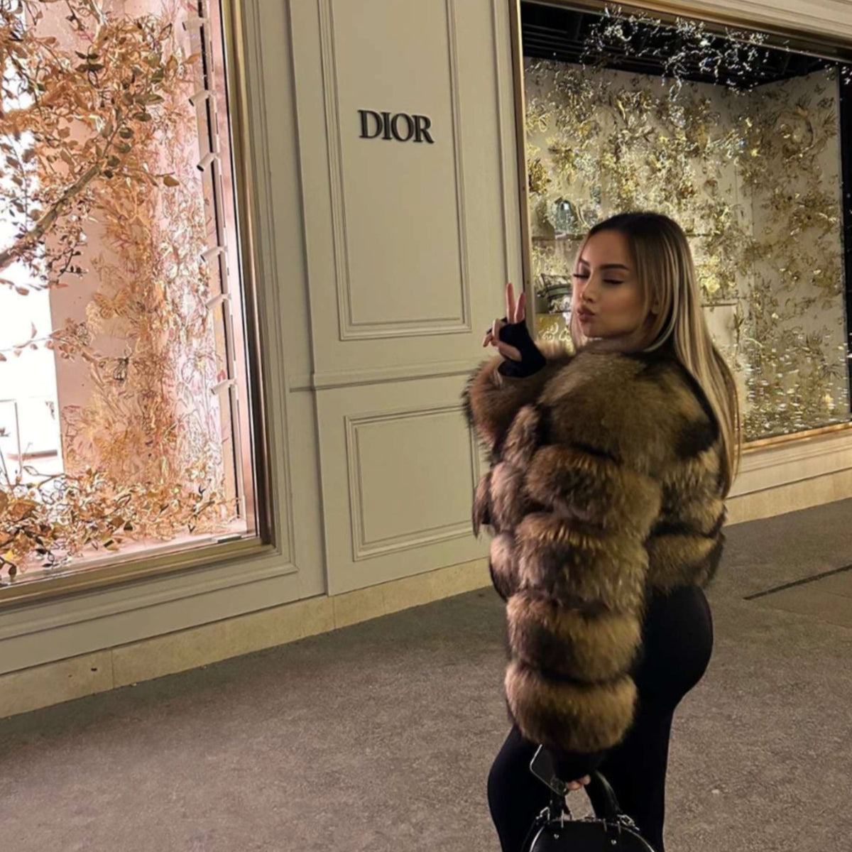 Women's Plush Faux Fur Cropped Statement Jacket
