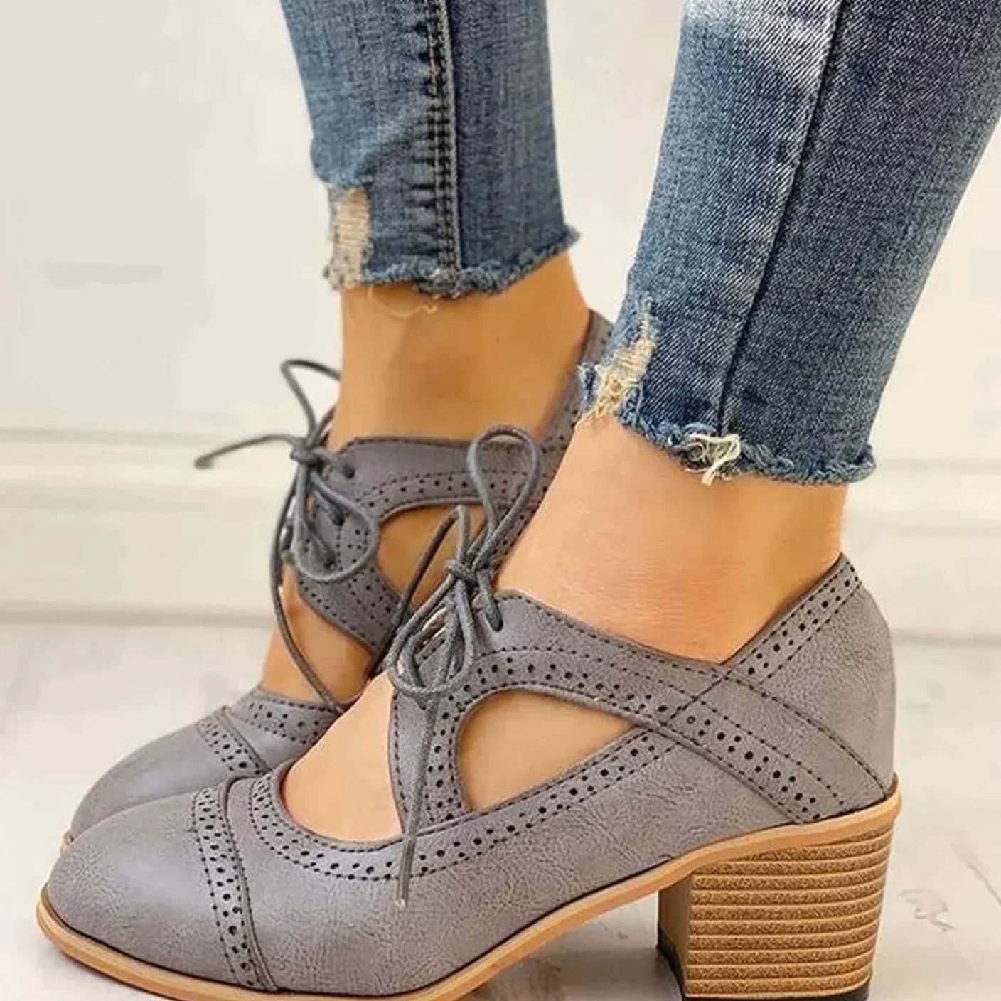 Women's Vintage Brogue Lace-Up Block Heel T-Strap Shoes - Grey