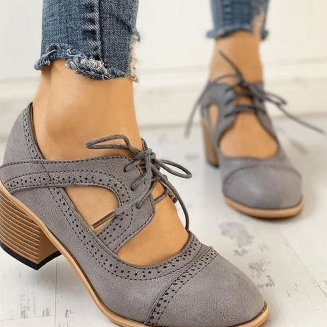 Women's Vintage Brogue Lace-Up Block Heel T-Strap Shoes