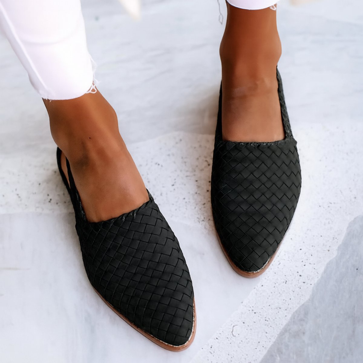 Women's Woven Leather Pointed Toe Slingback Comfortable Sandals - Black